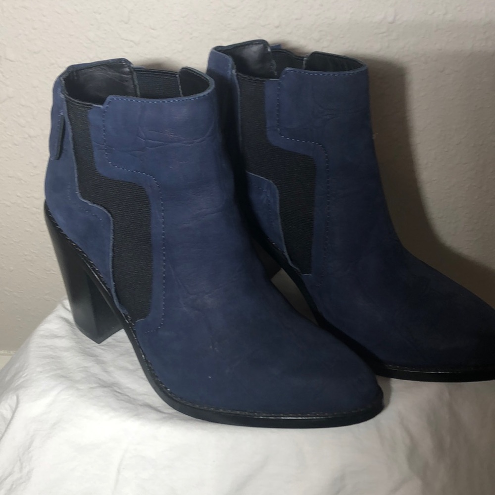 Lamb booties navy